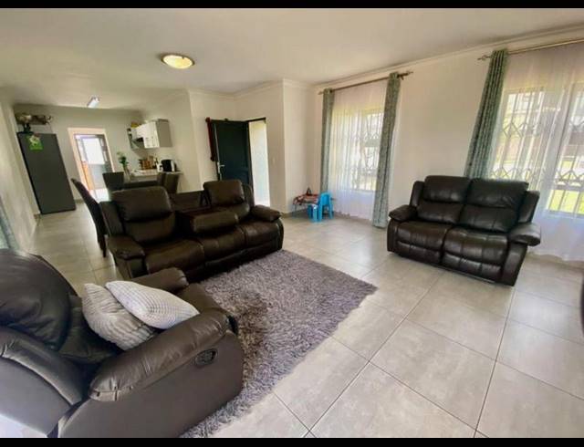 3 BEDROOM HOUSE FOR SALE IN THATCHFIELD